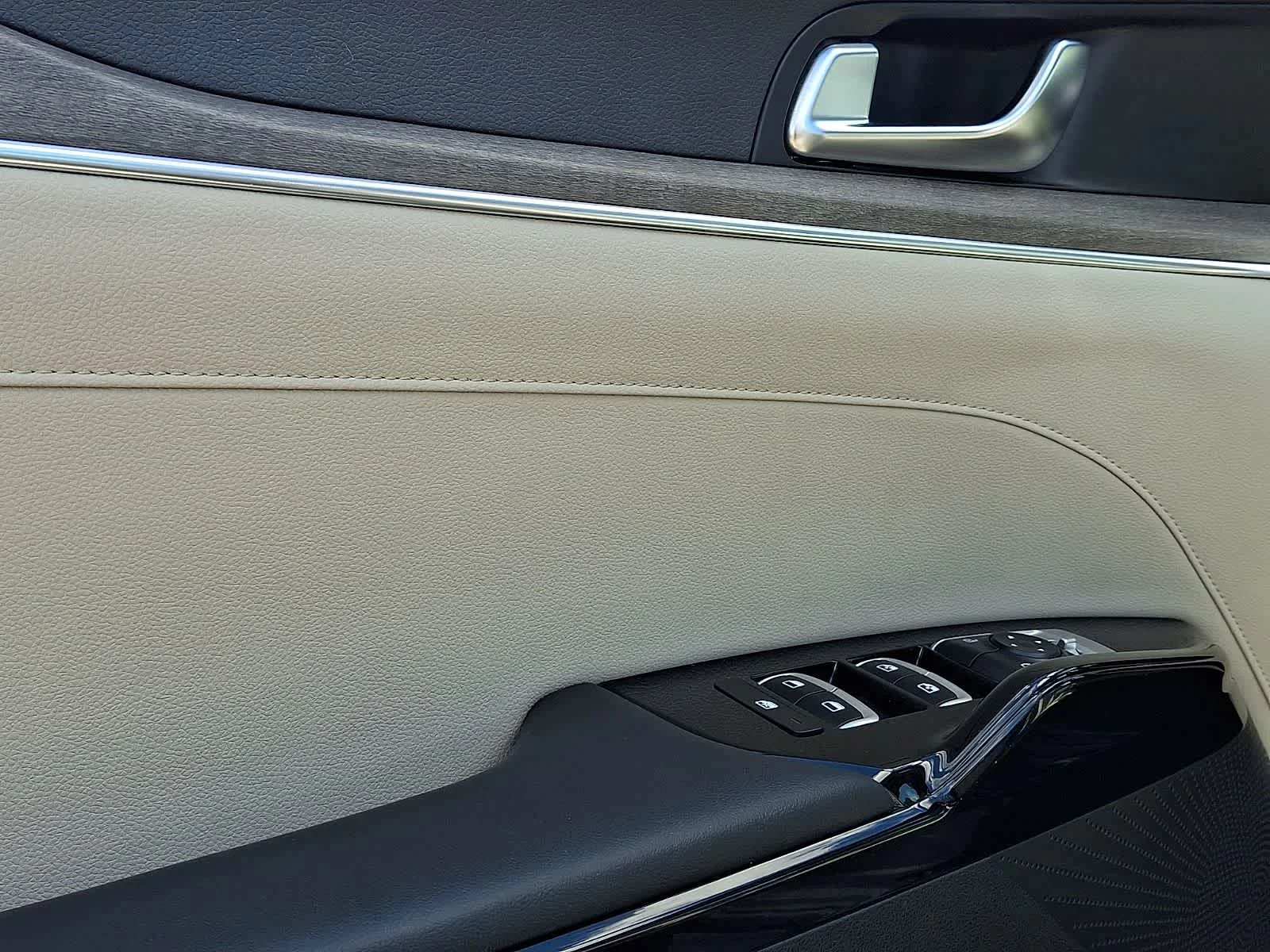 Used 2022 Ebony Black Kia EX image 13