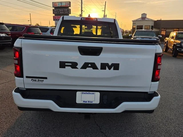Used 2025 White Ram Big Horn/Lone Star image 11