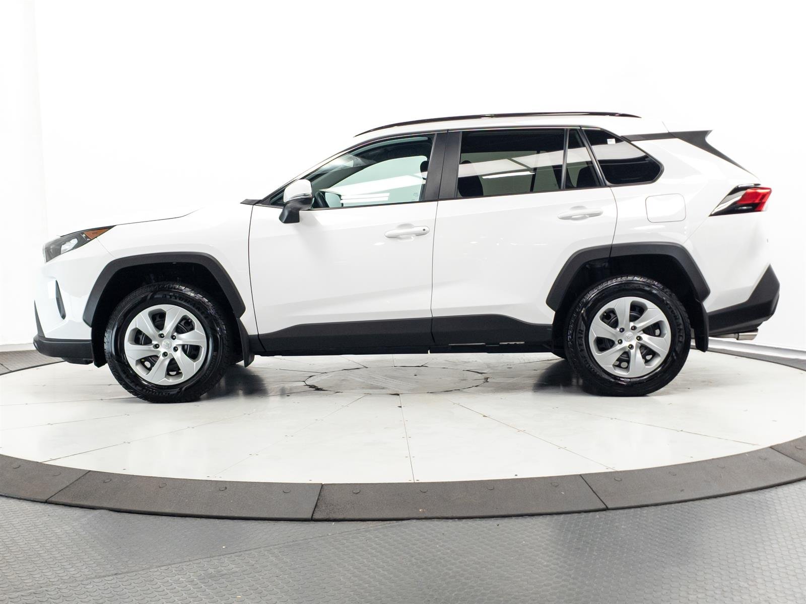 Used 2019 White Toyota LE image 7