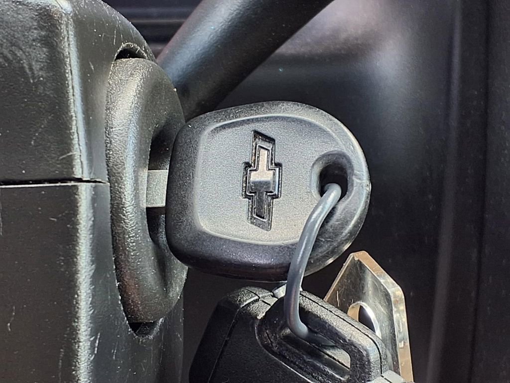Used 2019 SHADOW GRAY METALLIC Chevrolet LT image 17