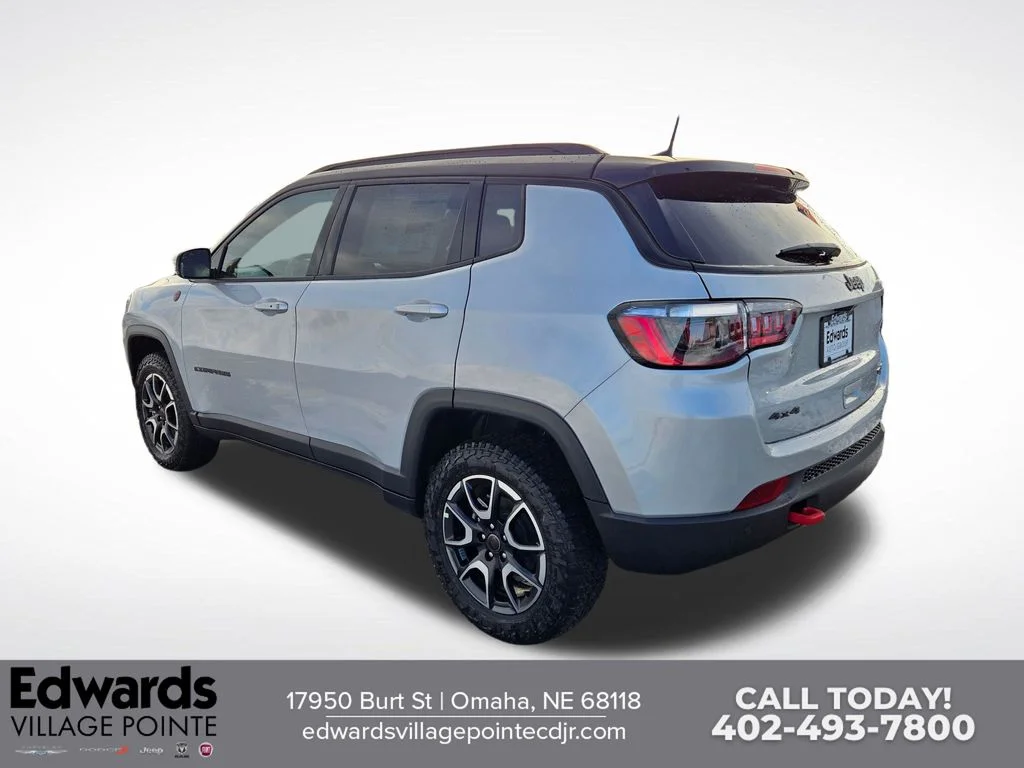 New 2026 Silver Zynith Metallic Clear-Coat Exterior Paint Jeep Trailhawk image 5