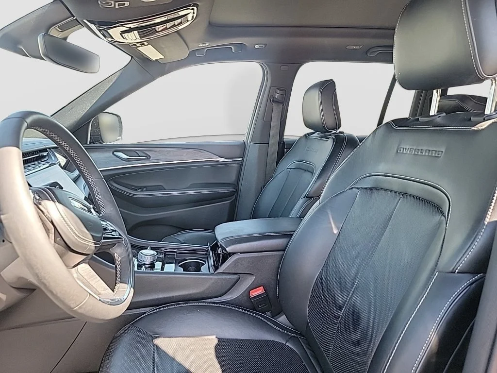 Used 2023 Black Jeep Overland 4xe image 13