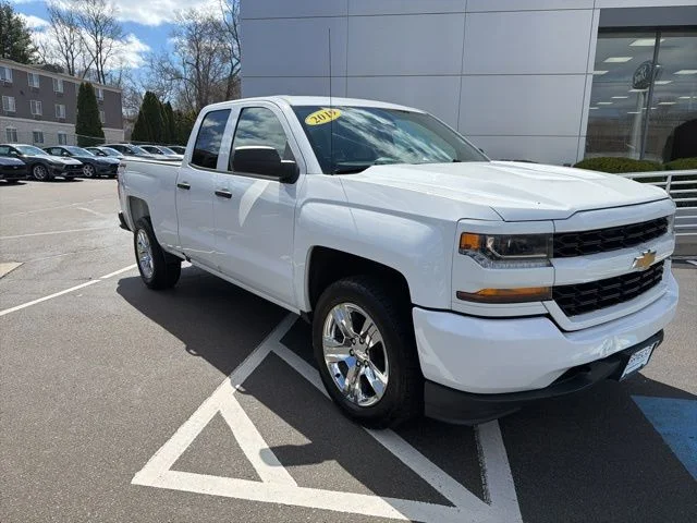 Used 2019 Summit White Chevrolet Silverado Custom image 1