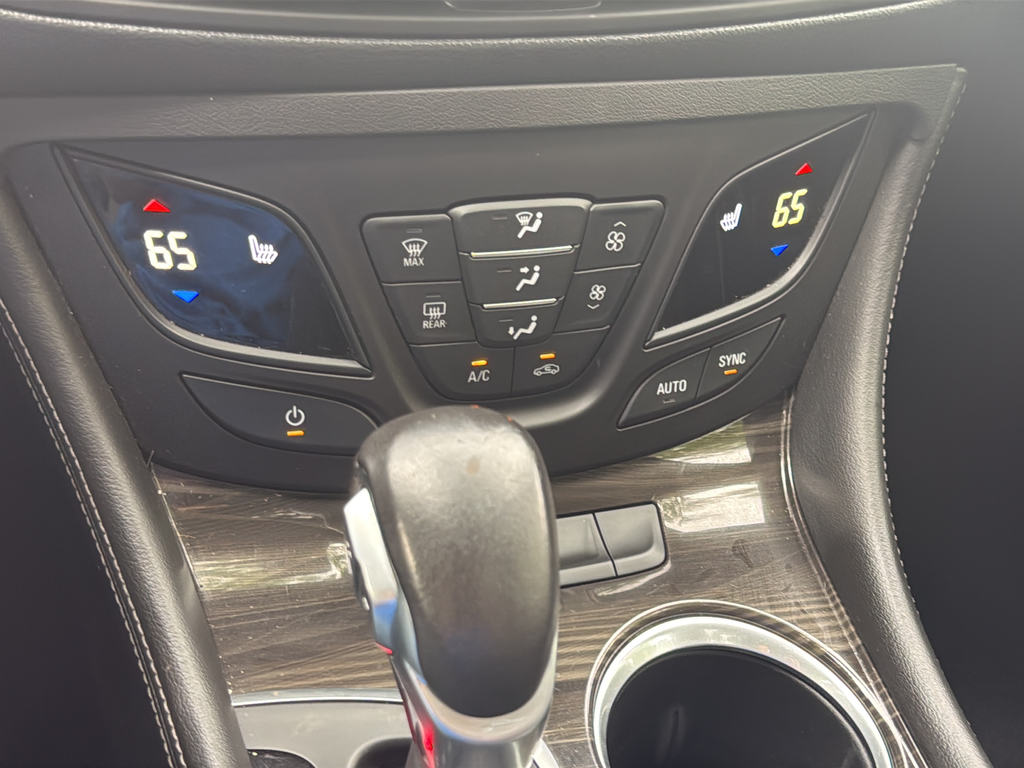 Used 2020 White Buick Essence image 21