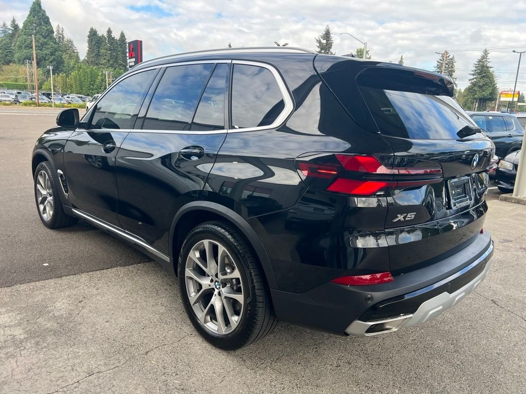 Used 2024 Black Sapphire Metallic BMW xDrive40i image 5