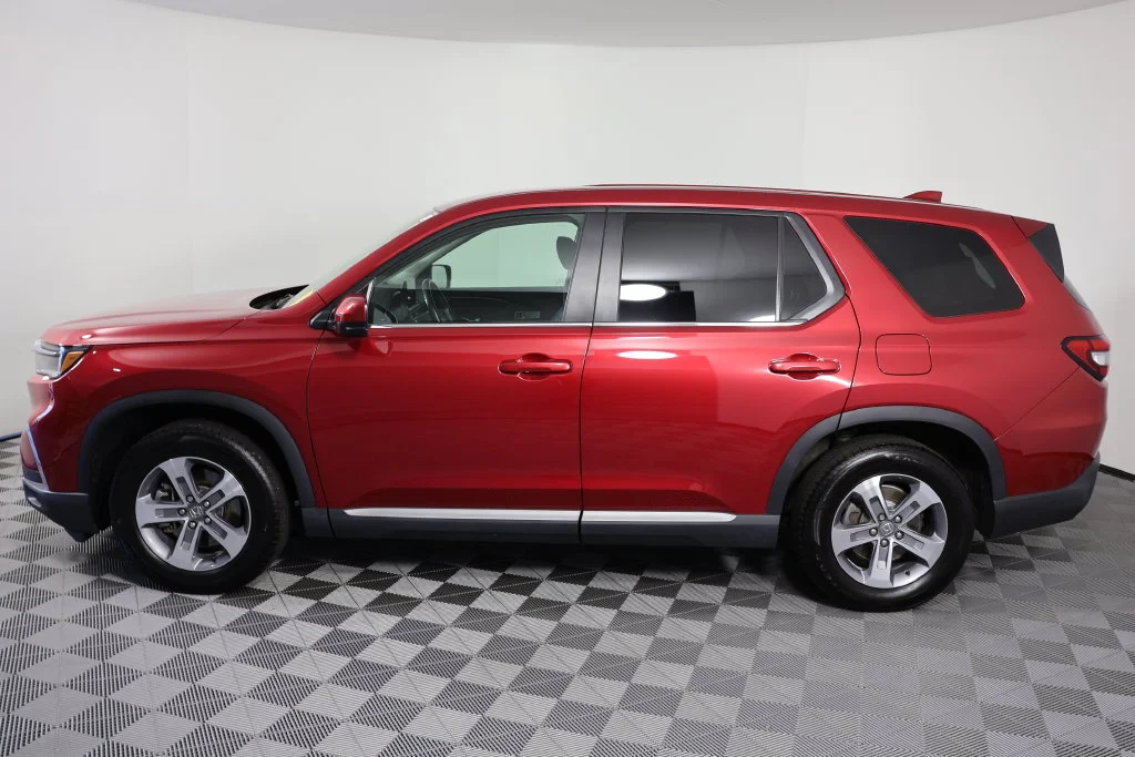 Used 2025 Radiant Red Metallic II Honda EX-L image 5