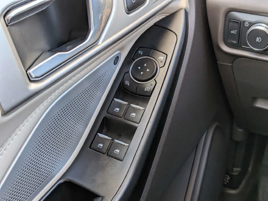 Used 2020 Silver Metallic Ford Platinum image 19