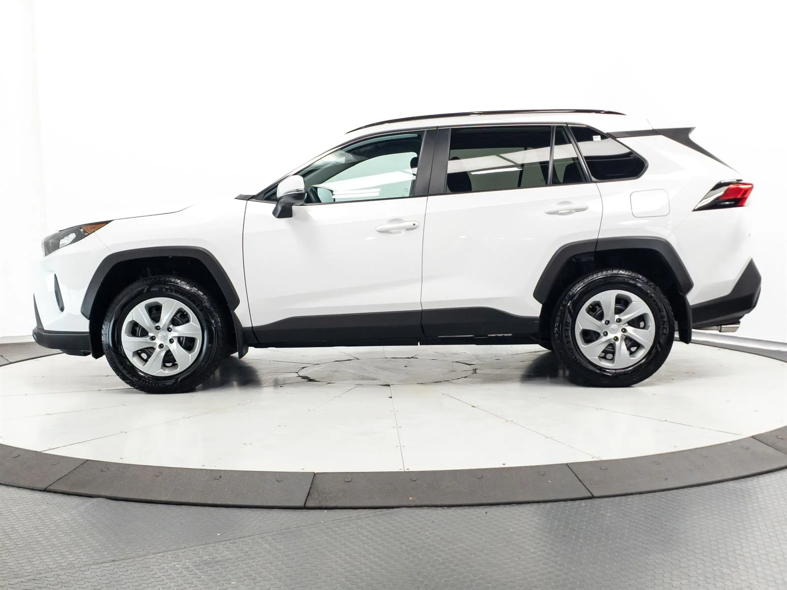 Used 2019 White Toyota LE image 7