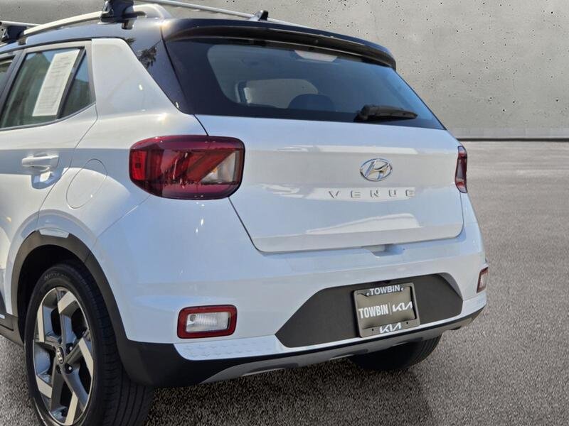 Used 2022 White Hyundai Limited image 5
