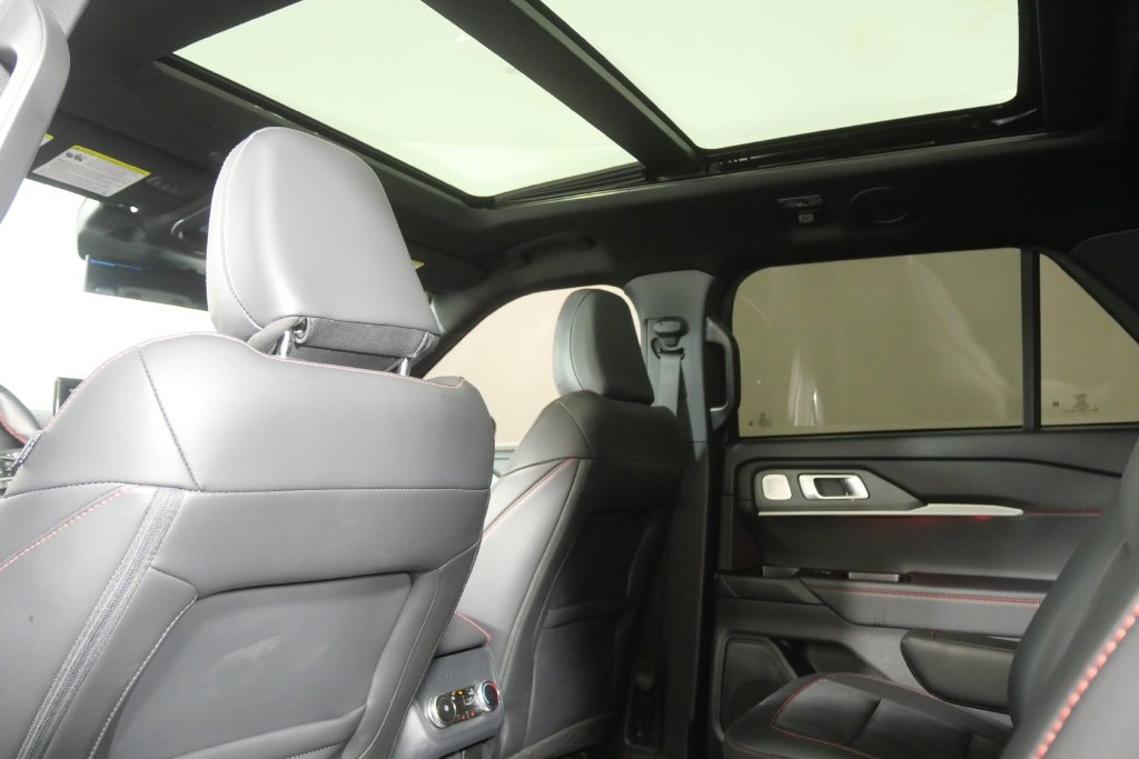 Used 2025 White Metallic Ford ST image 19