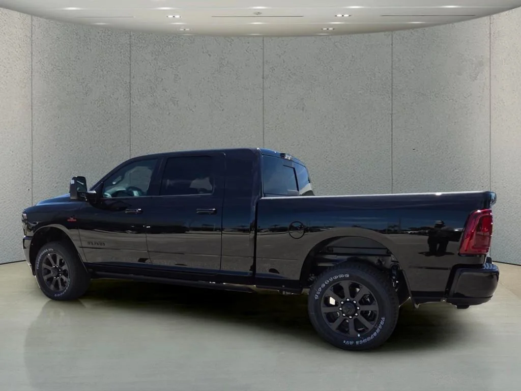 New 2026 Diamond Black Crystal Pearl-Coat Exterior Paint RAM Laramie image 7