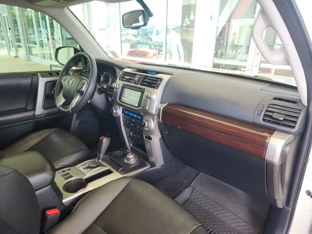 Certified Used 2016  Toyota Limited image 30