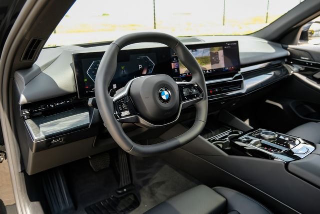 Used 2025 Black BMW 530i image 3