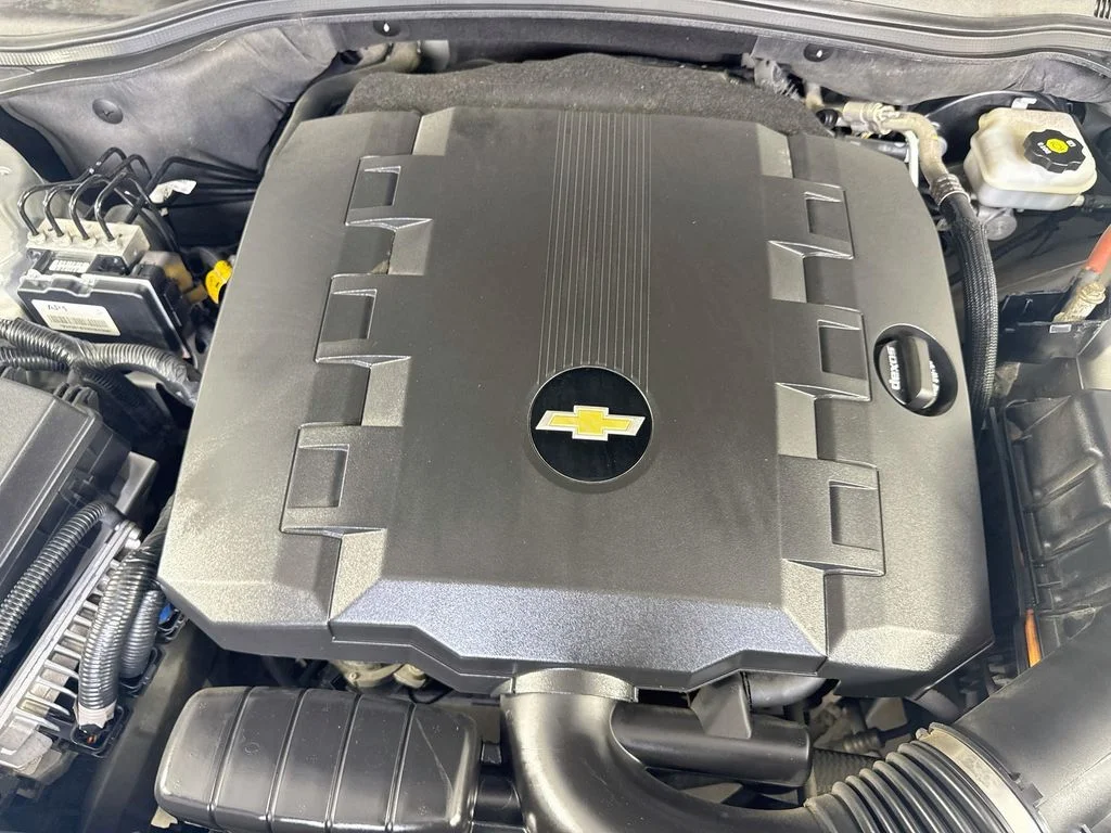 Used 2014 Silver Chevrolet 1LS image 32