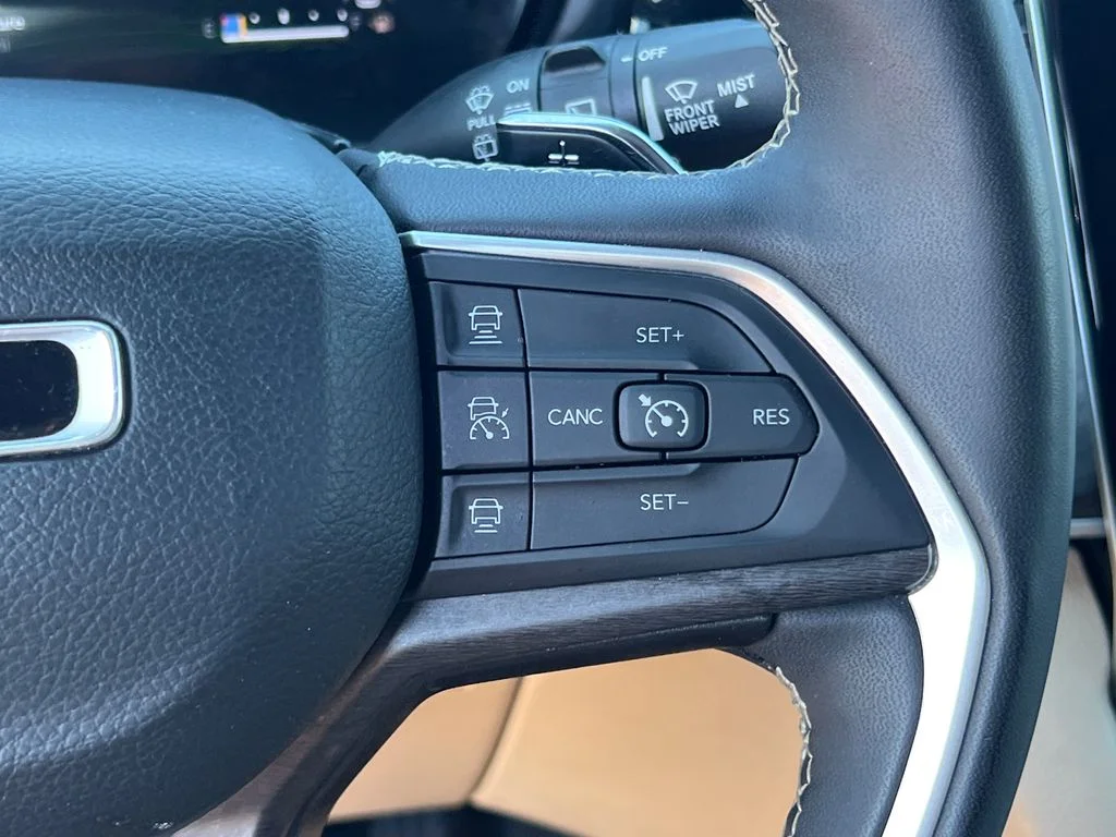 Used 2024 White Jeep 4xe image 29