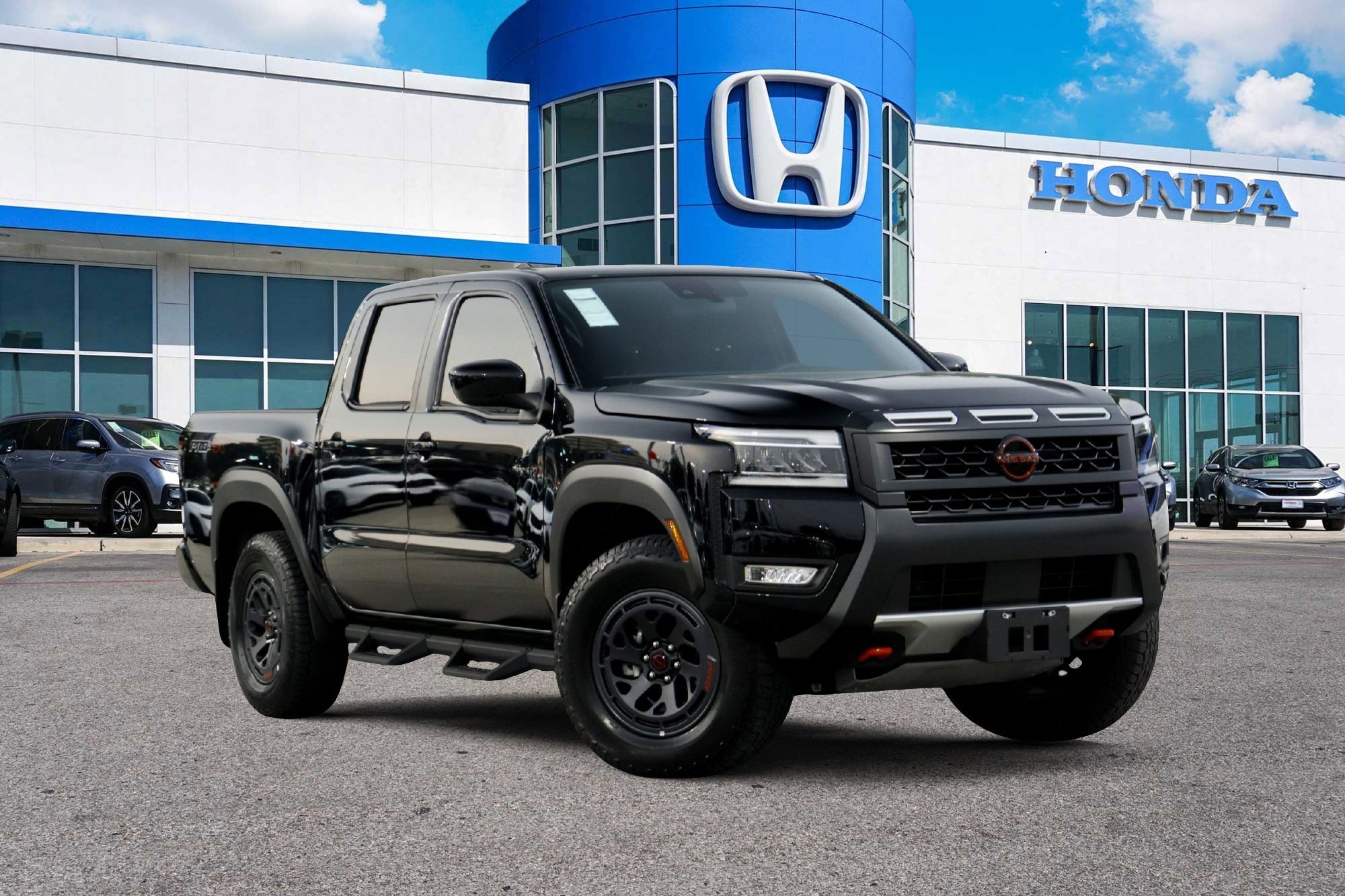 2025 Nissan Frontier PRO-4X Crew Cab 4X4's photo