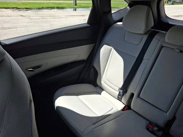 New 2026 Silver Hyundai Blue SE image 12