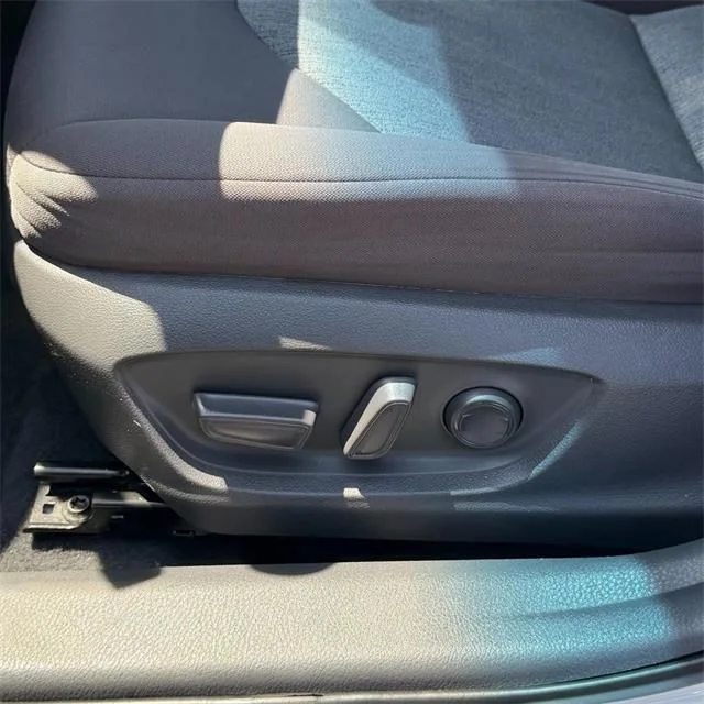 Used 2020 White Toyota LE image 27