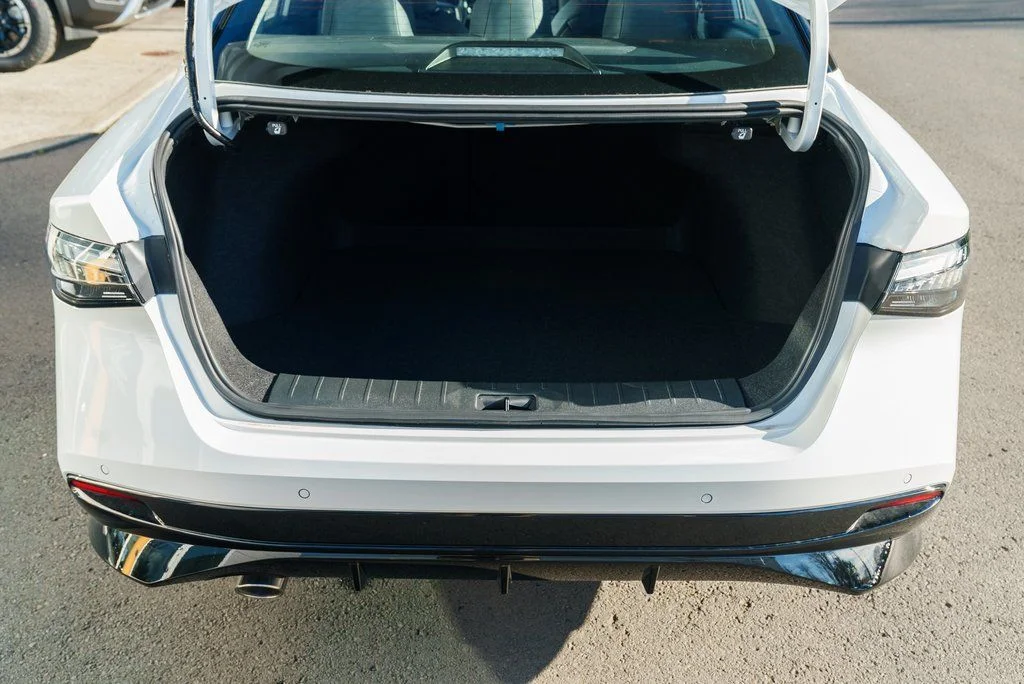 New 2026 Aspen White TriCoat / Super Black Two-tone Nissan SR image 8