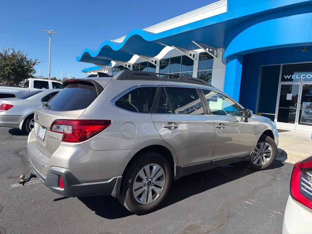 2018 Subaru Outback 2.5I PREMIUM SUV Slide 3