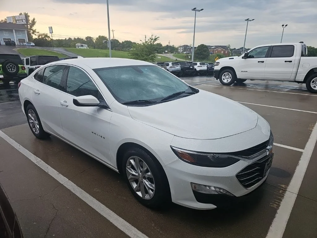 Used 2020 White Chevrolet LT image 3