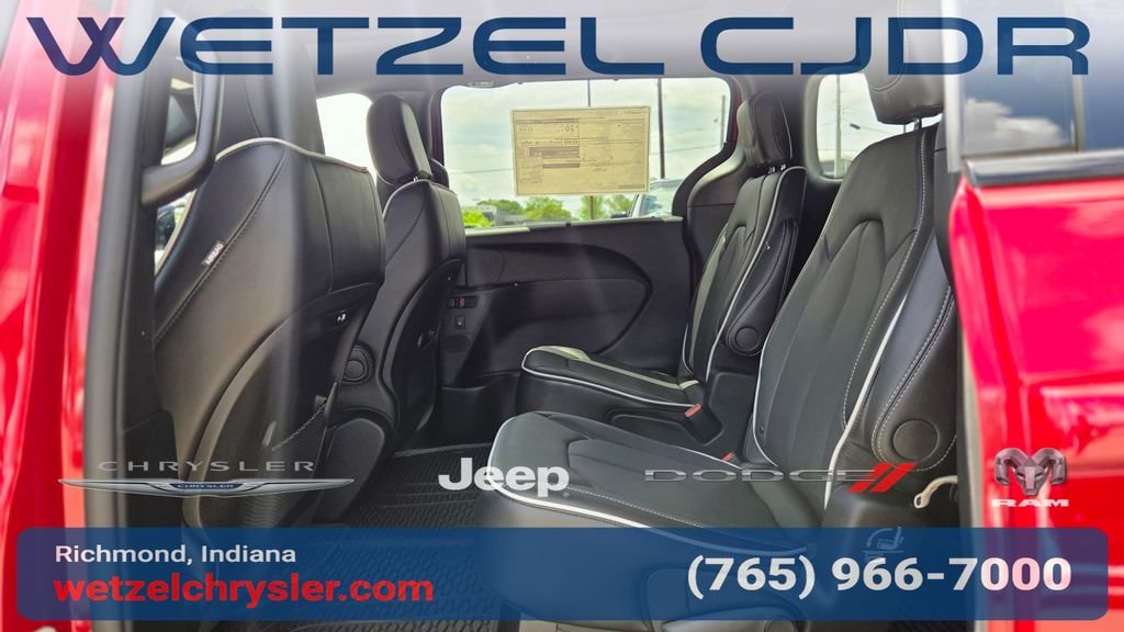 New 2027 Red Hot Pearl-Coat Exterior Paint Chrysler Limited image 33