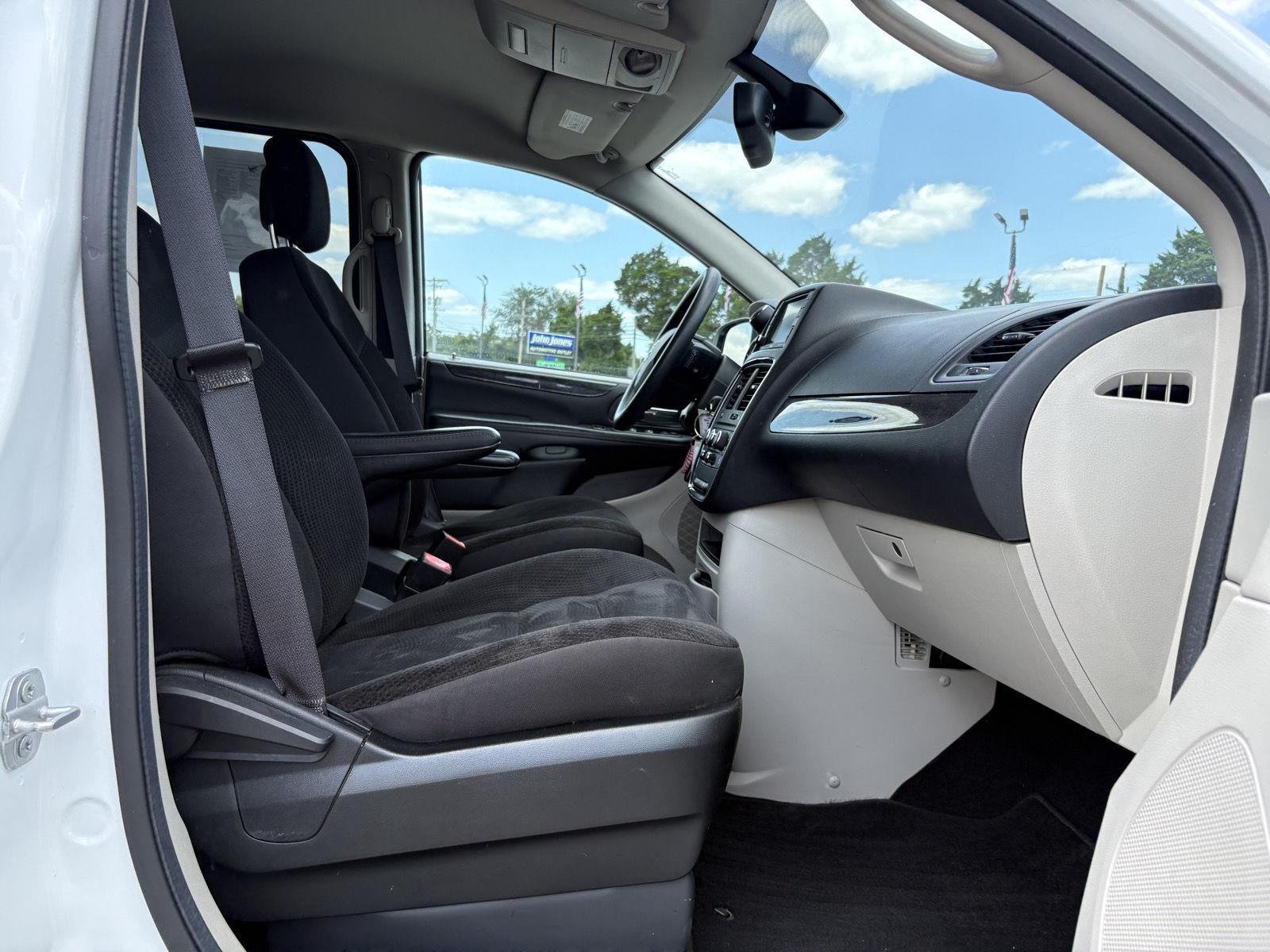 Used 2019 White Knuckle Clearcoat Dodge SE image 13