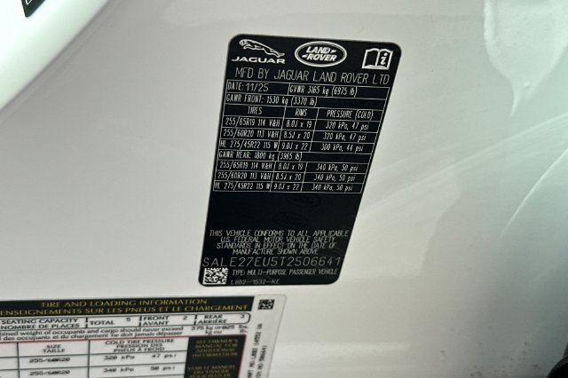 Used 2026 White Land Rover X-Dynamic SE image 28