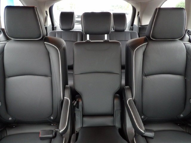 Certified Used 2025 Solar Silver Metallic Honda Touring image 45