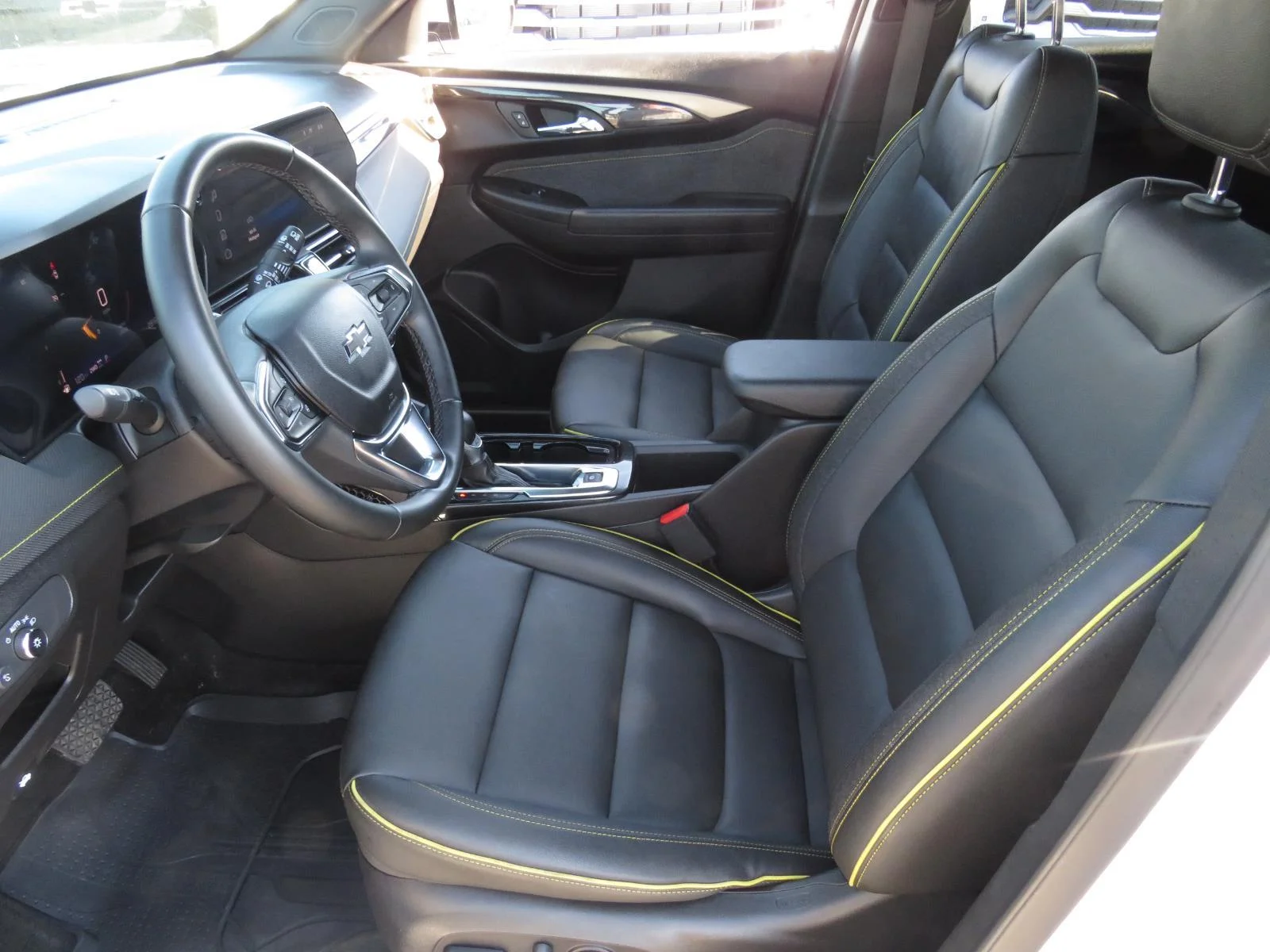 Used 2025 Pearl Chevrolet ACTIV image 21