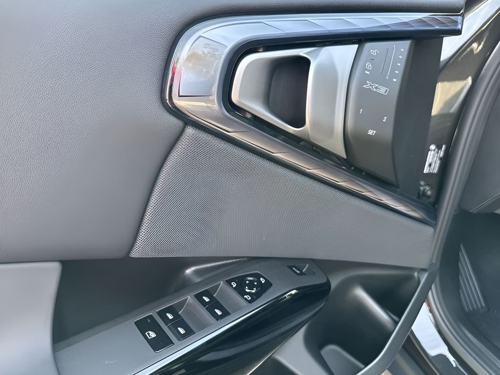 New 2026 Dark Graphite Metallic BMW 30 xDrive image 17