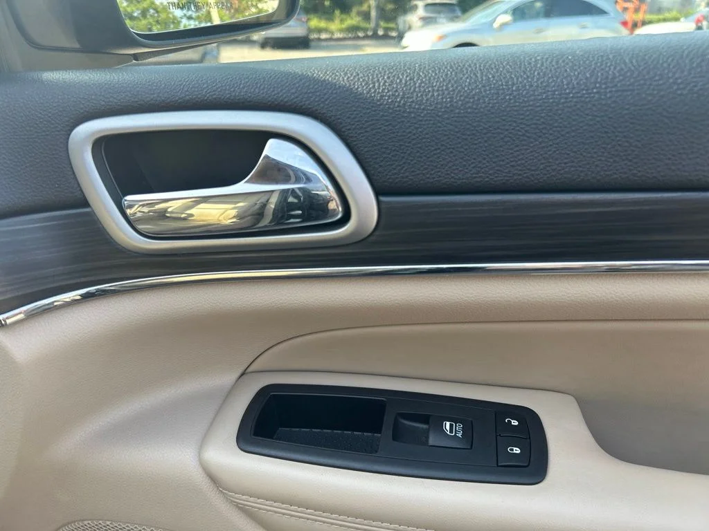 Used 2019 Red Jeep Limited image 23