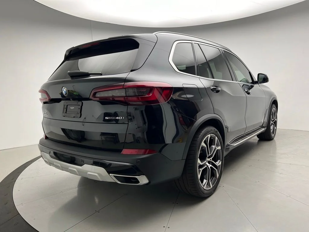 Used 2021 Black BMW sDrive40i image 3