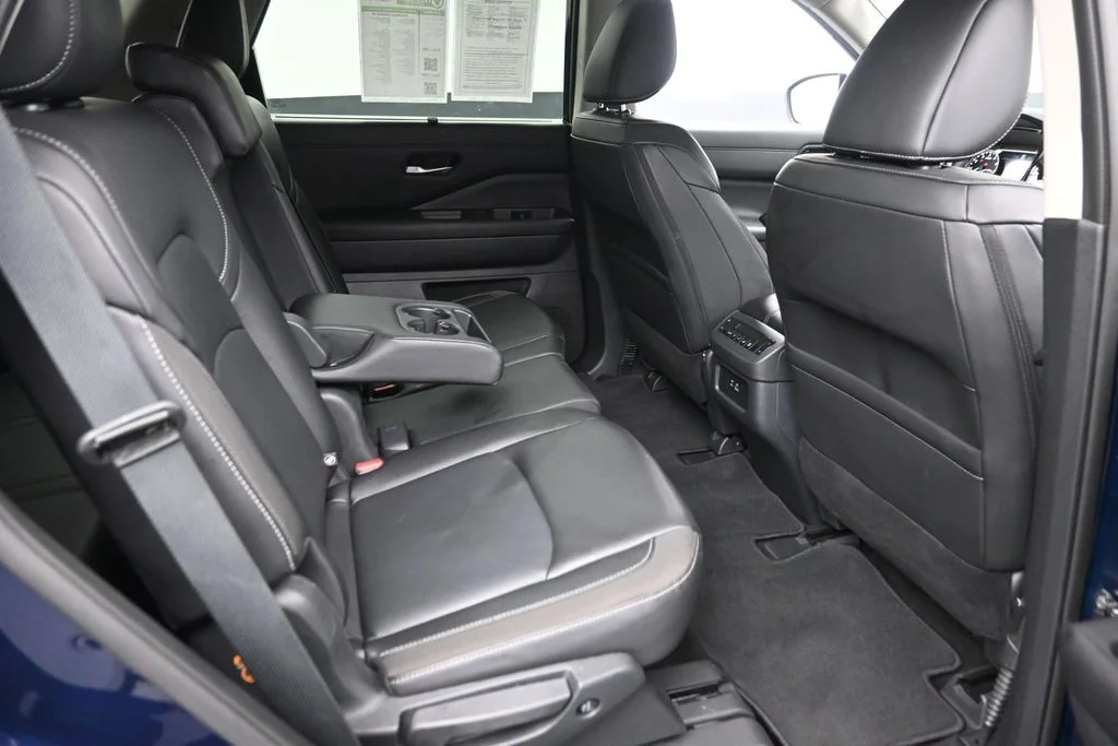 Used 2025 Blue Nissan SL image 10