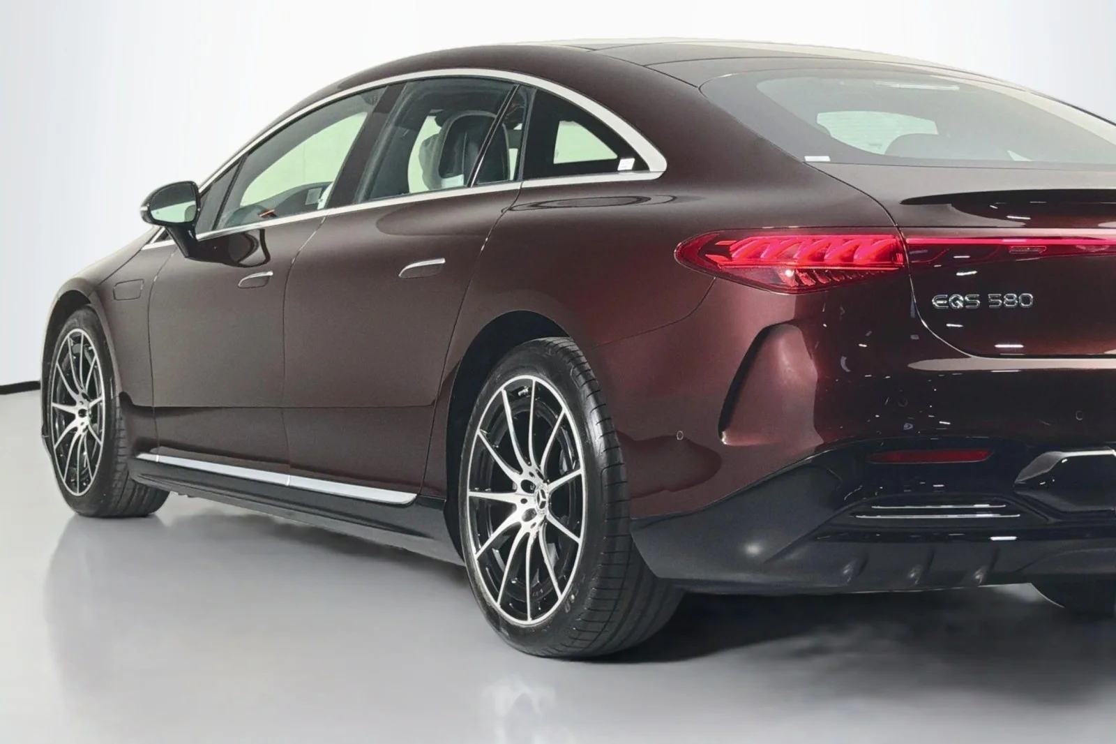 Certified Used 2024 MANUFAKTUR Signature Rubellite Red Metallic Mercedes-Benz EQS 580 image 15