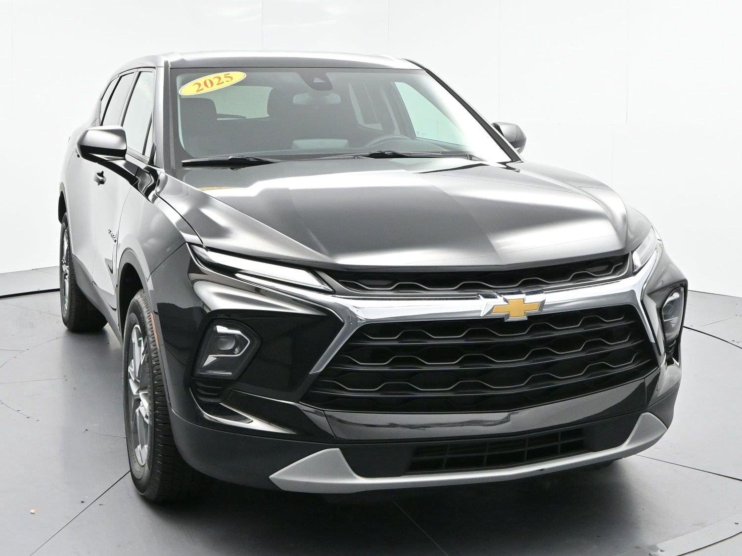 Used 2025 Black Chevrolet 2LT image 6