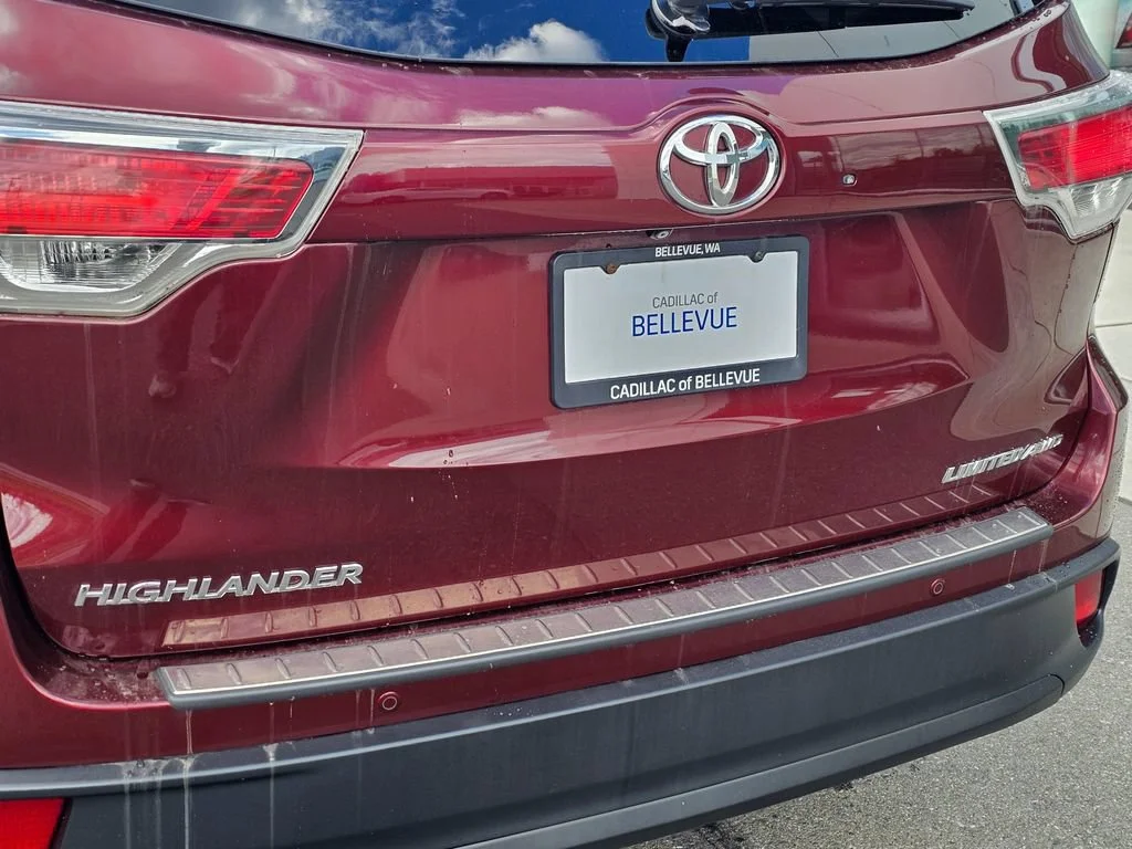 Used 2015  Toyota Limited image 15