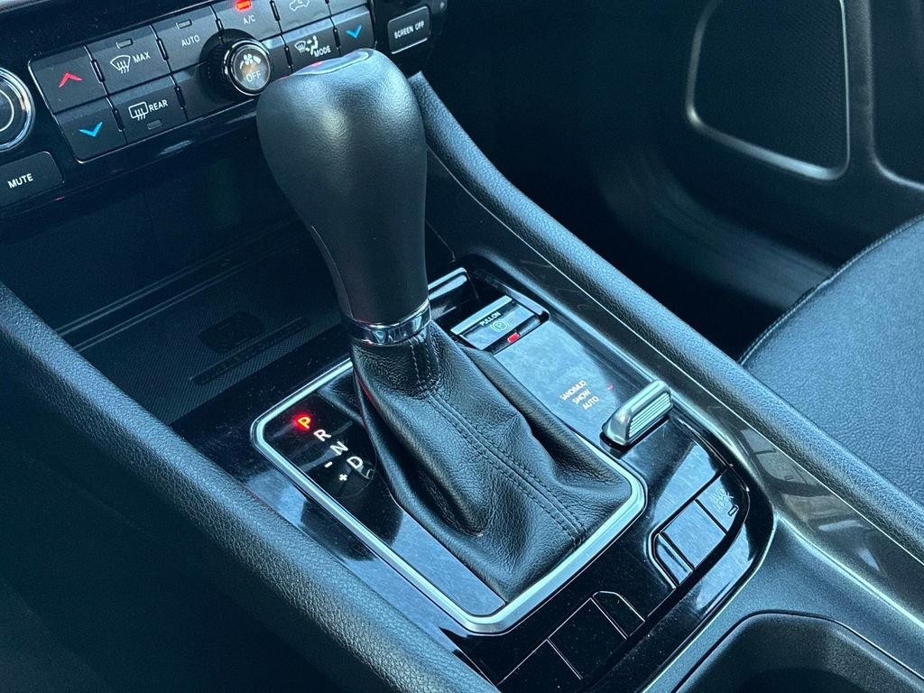 Used 2023 Gray Jeep Latitude Lux image 28
