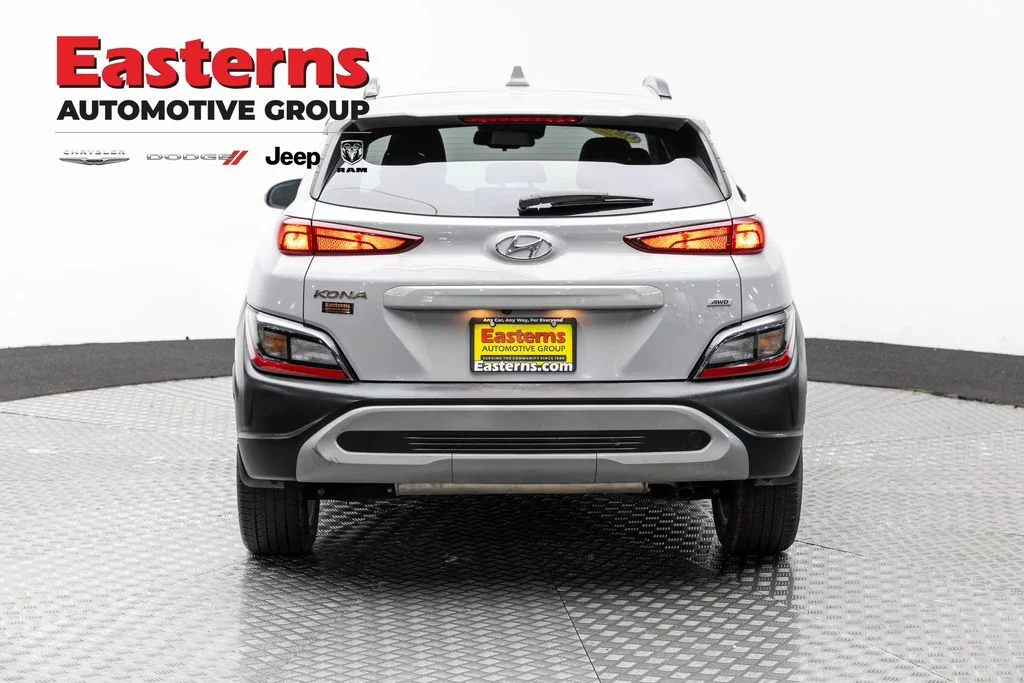 Used 2022 Silver Hyundai SEL image 8