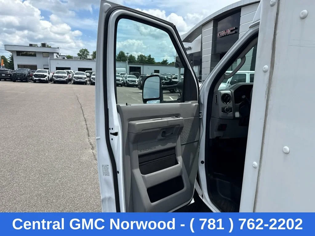 Used 2024  Ford BASE image 15