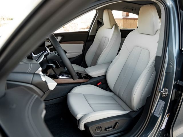 Used 2025 Horizon Blue Metallic Audi  image 14