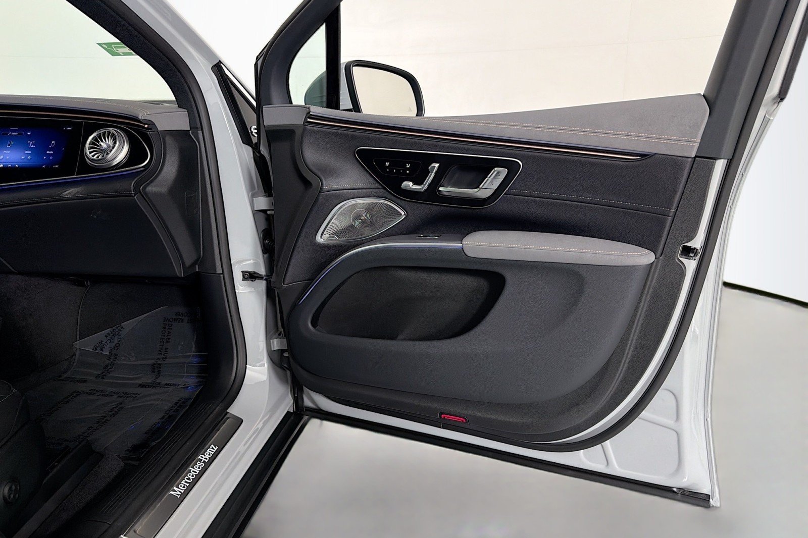 New 2026 MANUFAKTUR Alpine Grey Mercedes-Benz EQS 400 4MATIC® SUV image 22