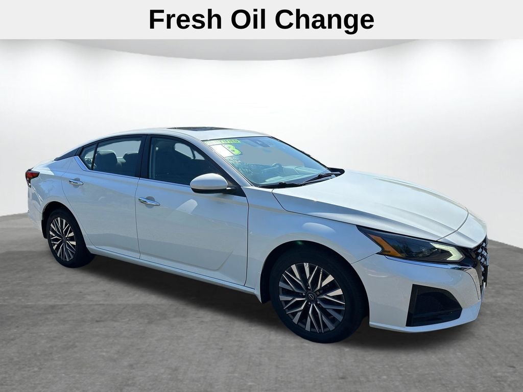 Used 2023 White Nissan 2.5 SV image 5