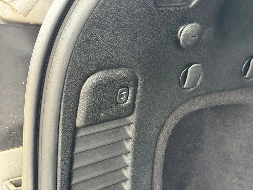 Used 2018 Silver Jeep Altitude image 26