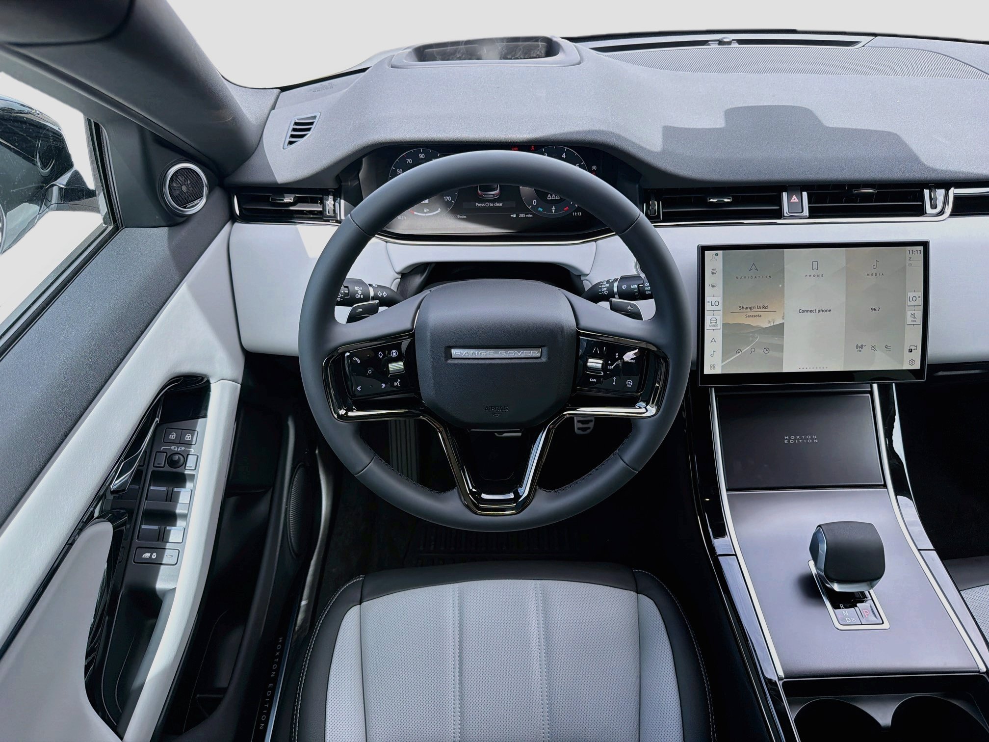 New 2026 Ostuni Pearl White Land Rover Hoxton Edition image 17
