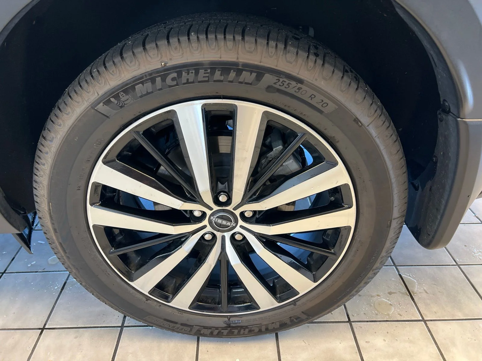 Used 2023 White Nissan Platinum image 27