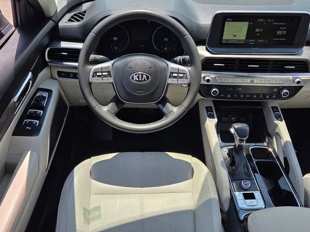 Used 2020 Black Kia EX image 7