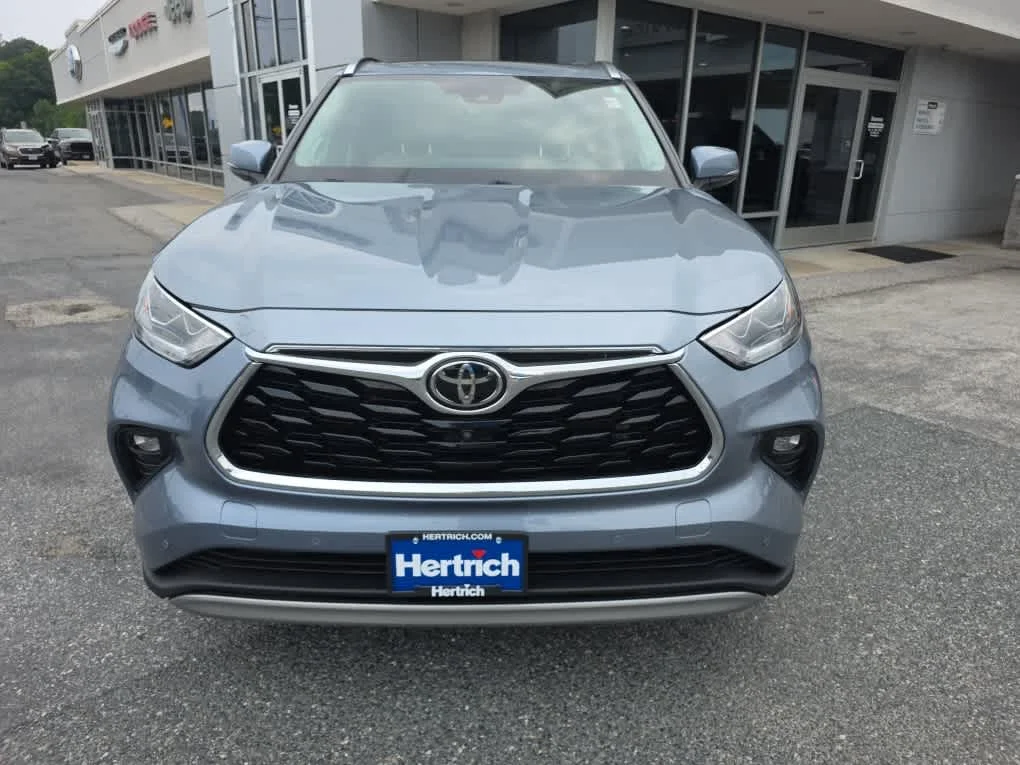 Used 2021 Moon Dust Toyota Platinum image 10