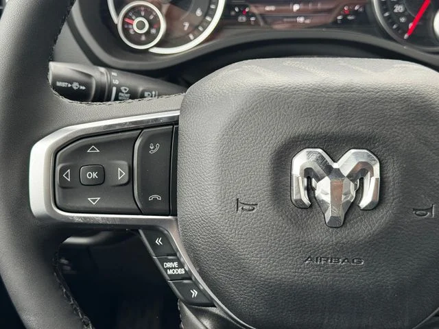 New 2026 Diamond Black Crystal Pearl-Coat Exterior Paint RAM BIG HORN image 24