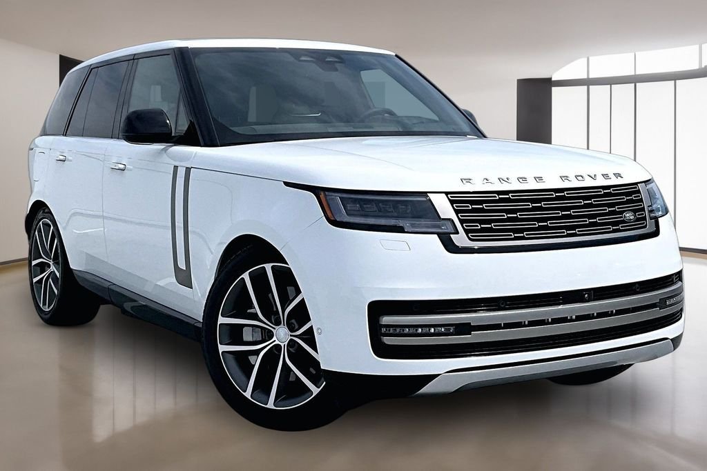 Certified Used 2025 Fuji White Land Rover SE image 3